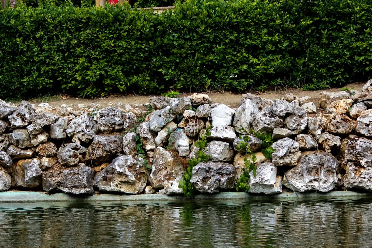 Walls & Kerbing